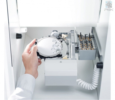 DWX-52D 5-осевой стоматологический фрезерный станок с программным обеспечением Millbox / Roland (Япония)